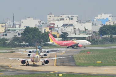 Bộ trưởng Giao thông lên tiếng về việc chậm chuyến bay tăng bất thường