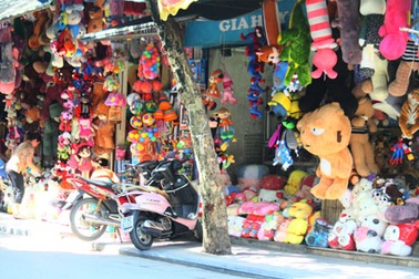 Thu giữ hơn 800 sản phẩm đồ chơi trẻ em nhập lậu