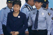 Cựu Tổng thống Hàn Quốc bị giam thêm 6 tháng