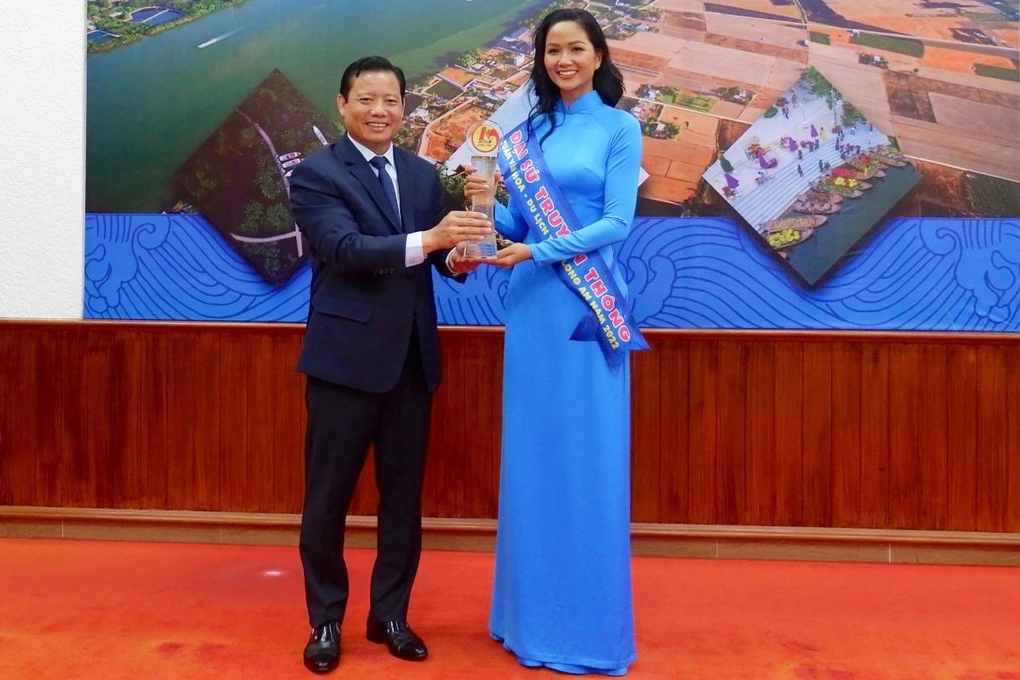 Hoa hậu HHen Niê làm Đại sứ Tuần Văn hóa - Du lịch tỉnh Long An - 1 Hoa hậu HHen Niê làm Đại sứ Tuần Văn hóa - Du lịch tỉnh Long An - 1