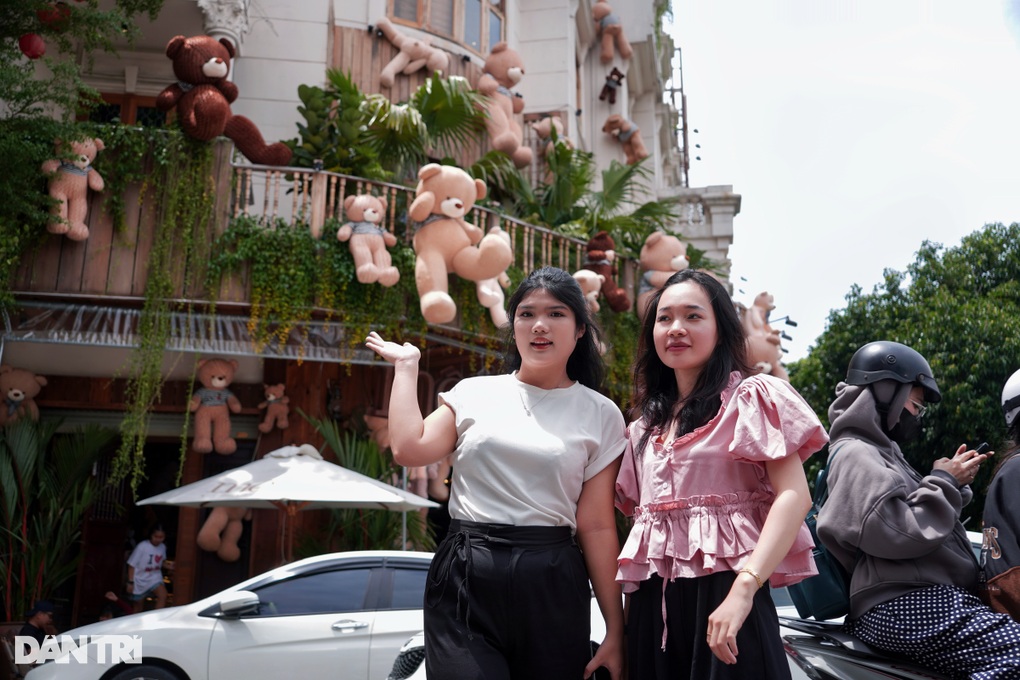 Quán cà phê treo hơn 700 con gấu bông gây sốt TPHCM, bảo vệ túc trực 24/24 - 4 Quán cà phê treo hơn 700 con gấu bông gây sốt TPHCM, bảo vệ túc trực 24/24 - 4