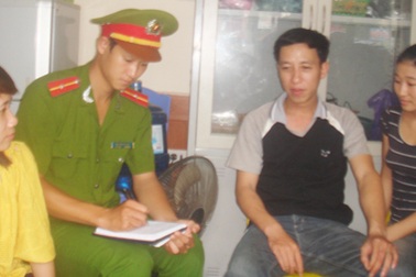 Hai vợ chồng đánh bay 4 tên cướp có súng 