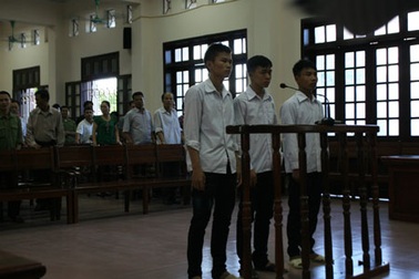 Vụ án “hai cái mũ”: 2 bị cáo được giảm án