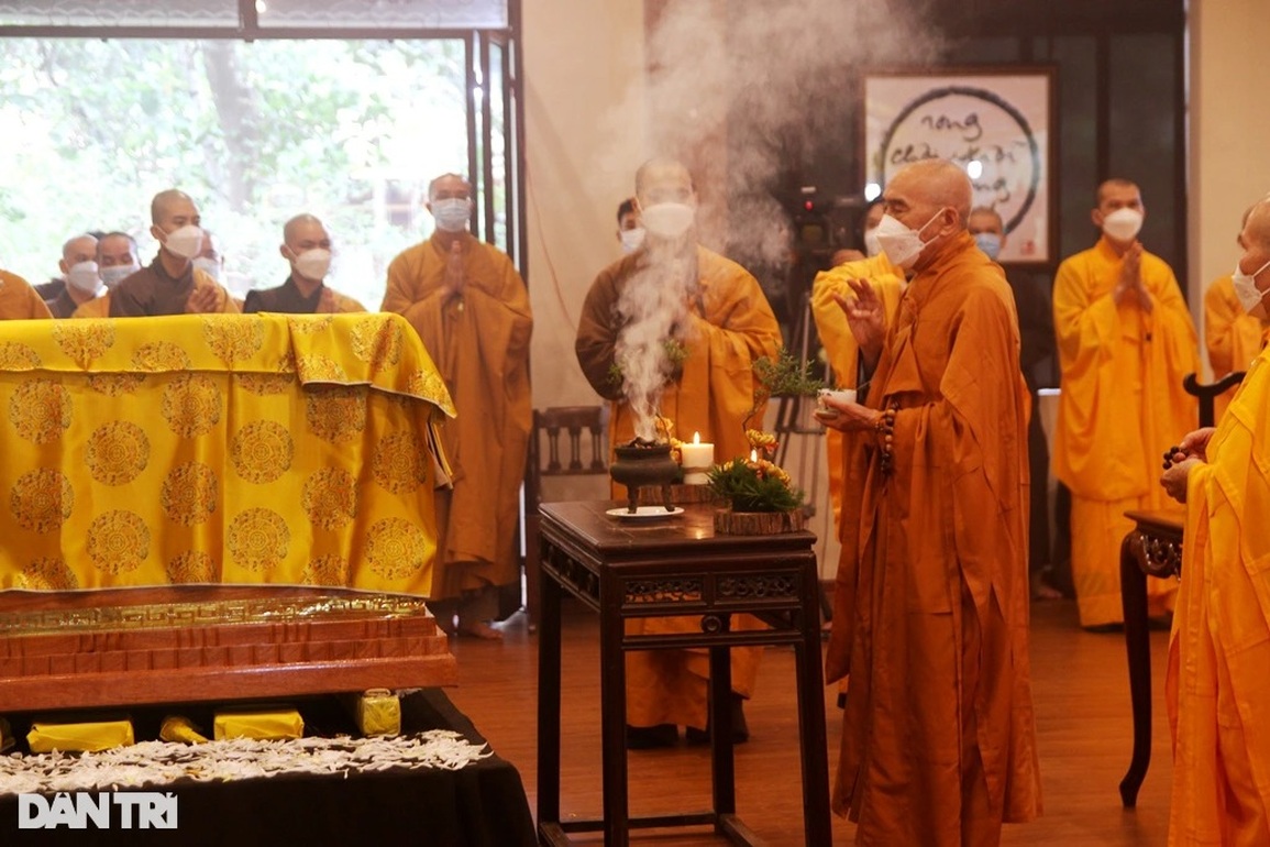 Hình ảnh tại lễ nhập kim quan Thiền sư Thích Nhất Hạnh - 5 Hình ảnh tại lễ nhập kim quan Thiền sư Thích Nhất Hạnh - 5