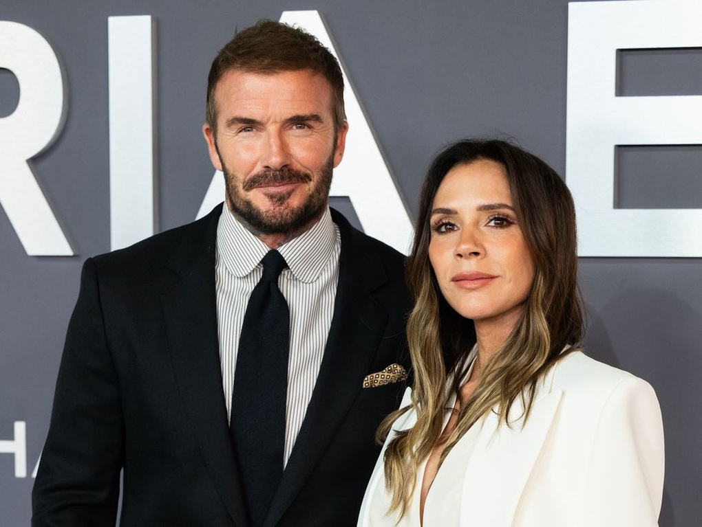 Phim tài liệu hứa hẹn “kể hết” của Victoria Beckham bị nhận xét nhàm chán - 2 Phim tài liệu hứa hẹn “kể hết” của Victoria Beckham bị nhận xét nhàm chán - 2