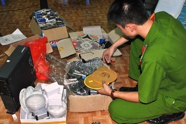 Triệt phá ổ buôn đồ nghề cờ bạc bịp "núp bóng" kinh doanh điện thoại