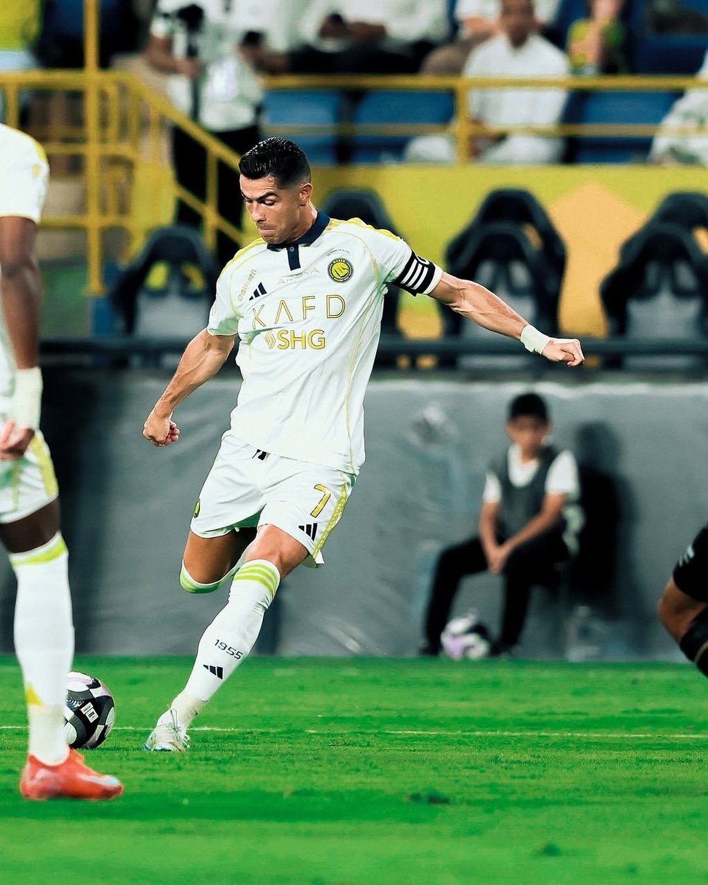 Ronaldo lập công chuộc tội, giúp Al Nassr giành chiến thắng - 2 Ronaldo lập công chuộc tội, giúp Al Nassr giành chiến thắng - 2