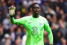 Thủ môn hay nhất thế giới theo chân Ronaldo đến Saudi Arabia chơi bóng