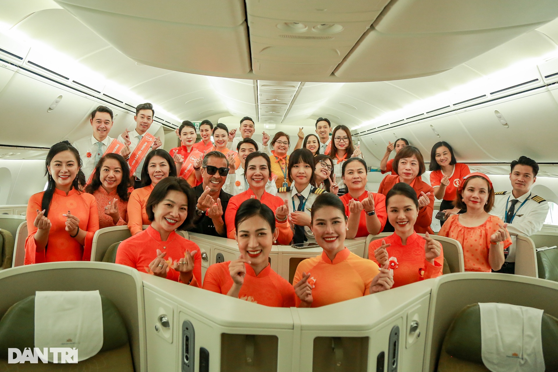 Chuyến bay Tô cam bầu trời vì bình đẳng giới - 8 Chuyến bay Tô cam bầu trời vì bình đẳng giới - 8