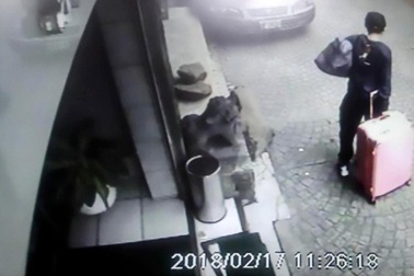 Thanh niên 19 tuổi giết bạn gái đúng ngày lễ Tình nhân rồi nhét xác vào vali màu hồng