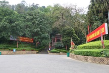 Đại biểu dâng hương Giỗ Tổ tại Đền Hùng đứng cách nhau 2m