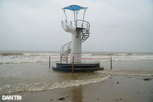 Sẽ lắp cửa khóa cầu thang lên chòi canh hình bàn tay ở Thanh Hóa