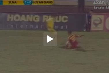 Bị gãy xương ống chân, cầu thủ HV.An Giang nghỉ hết mùa