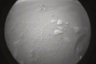 Tàu thám hiểm của NASA truyền về bức ảnh đầu tiên của Hành tinh Đỏ