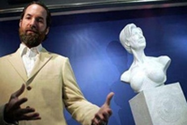 Tượng Hillary Clinton ở bảo tàng tình dục New York