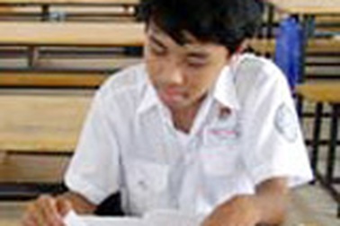 Dệt ước mơ từ giấy vụn 