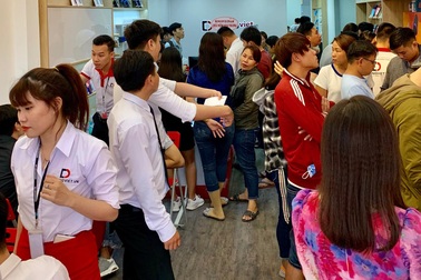 Cửa hàng di động đồng loạt khai trương, chủ yếu bán iPhone cũ