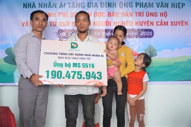 Nhờ tấm lòng bạn đọc Dân trí, vợ chồng "khờ" cùng 3 con thơ có ngôi nhà mới