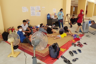 Cư dân “vạ vật" hành lang đòi Địa ốc Hoàng Quân giao nhà