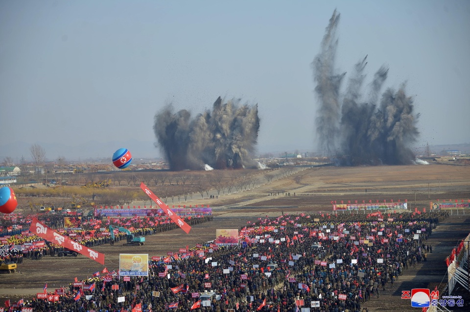 Ông Kim Jong-un khởi công dự án 10.000 căn hộ cho dân - 6 Ông Kim Jong-un khởi công dự án 10.000 căn hộ cho dân - 6