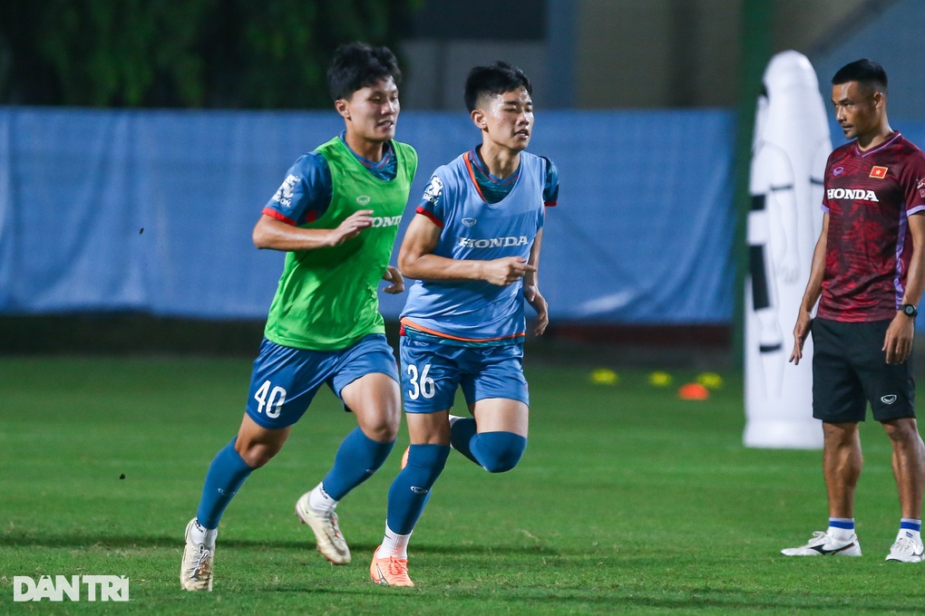Trung vệ tuyển Việt Nam: Đối đầu Son Heung Min là trải nghiệm thú vị - 3 Trung vệ tuyển Việt Nam: Đối đầu Son Heung Min là trải nghiệm thú vị - 3