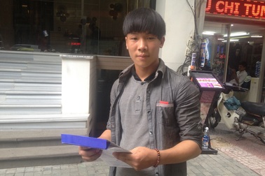 Ông Đoàn Ngọc Hải giúp đỡ 3 anh em mồ côi cả cha lẫn mẹ