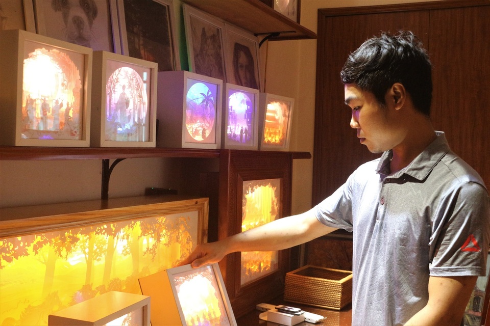 Thổi hồn vào đèn giấy nghệ thuật, chàng trai 9x kể chuyện qua giác quan - 5 Thổi hồn vào đèn giấy nghệ thuật, chàng trai 9x kể chuyện qua giác quan - 5