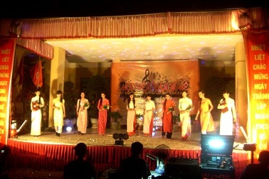 Huế: Đêm văn nghệ gây quỹ khuyến học giúp học sinh nghèo