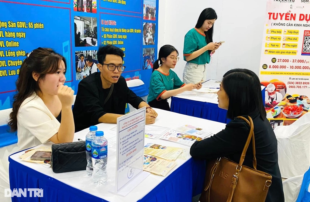 Lao động ngại nhảy việc trước Tết, doanh nghiệp gặp khó trong tuyển dụng - 1 Lao động ngại nhảy việc trước Tết, doanh nghiệp gặp khó trong tuyển dụng - 1