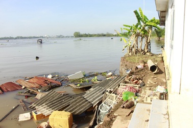 Vụ sạt lở cuốn trôi 12 căn nhà: Vĩnh Long công bố tình huống khẩn cấp