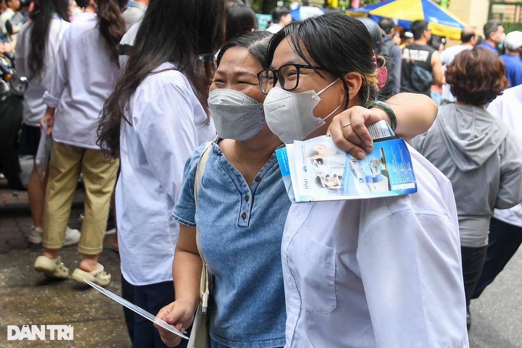 Điểm chuẩn đại học 2023: 25 ngành điểm cao nhất, lịch sử là ngôi sao mới - 2