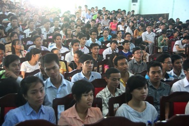 Sinh viên ĐH Y - dược Huế nô nức trong ngày hội tư vấn việc làm