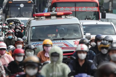 Công an TPHCM: Phạt người vượt đèn nhường đường xe cứu thương là sai