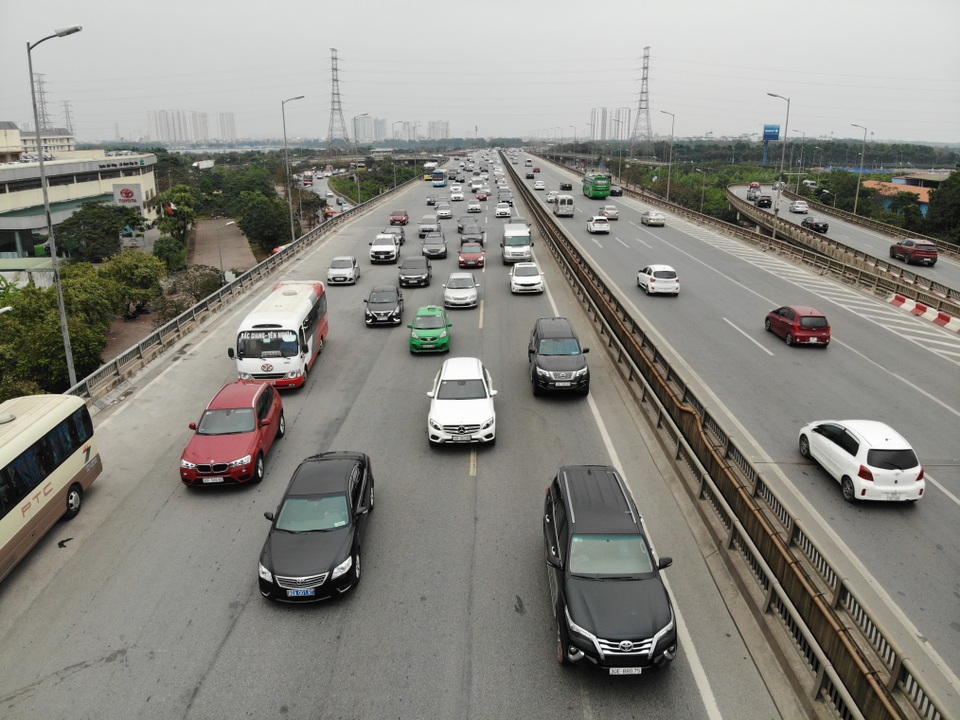 Hà Nội: Cửa ngõ phía nam ùn tắc chiều mùng 5 tết - 13 Hà Nội: Cửa ngõ phía nam ùn tắc chiều mùng 5 tết - 13