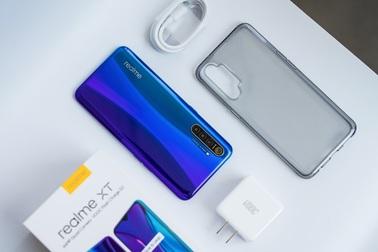 Mở hộp Realme XT với camera 64 "chấm" chuẩn bị bán tại Việt Nam