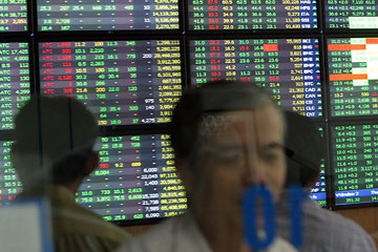 Bắt đáy, chứng khoán bùng nổ vào cuối phiên