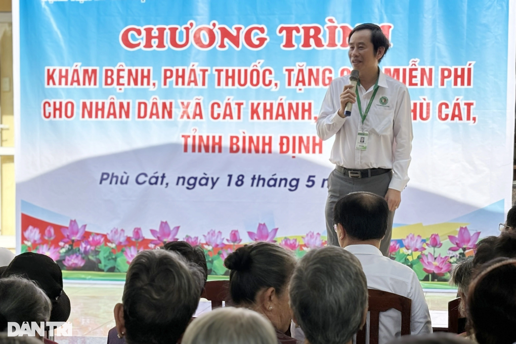 Mong ước tự cầm được chén cơm ăn của người đàn bà bệnh tật - 6 Mong ước tự cầm được chén cơm ăn của người đàn bà bệnh tật - 6
