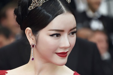 Lý Nhã Kỳ lộng lẫy trên thảm đỏ Cannes