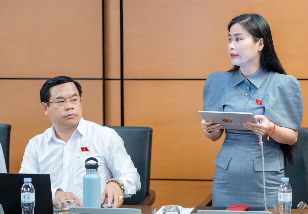 “การทดสอบมากเกินไปมีค่าใช้จ่ายสูงและเหนื่อยเกินไป เราควรลดจำนวนการสอบลง” - 1 “Thi nhiều quá tốn kém và vất vả, giảm bớt thi cử đi” - 1