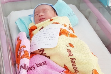 Sản phụ sinh con ngay tại chốt đèn đỏ giao thông