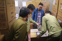 Lô khẩu trang y tế "bất thường" bị thu giữ khi đang trên đường đi tiêu thụ