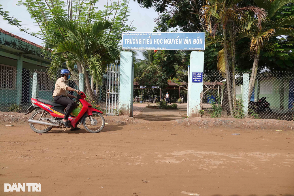 Học trò thi đua đoạt giải cao, hiệu trưởng sầu lo vì không có tiền thưởng - 3 Học trò thi đua đoạt giải cao, hiệu trưởng sầu lo vì không có tiền thưởng - 3