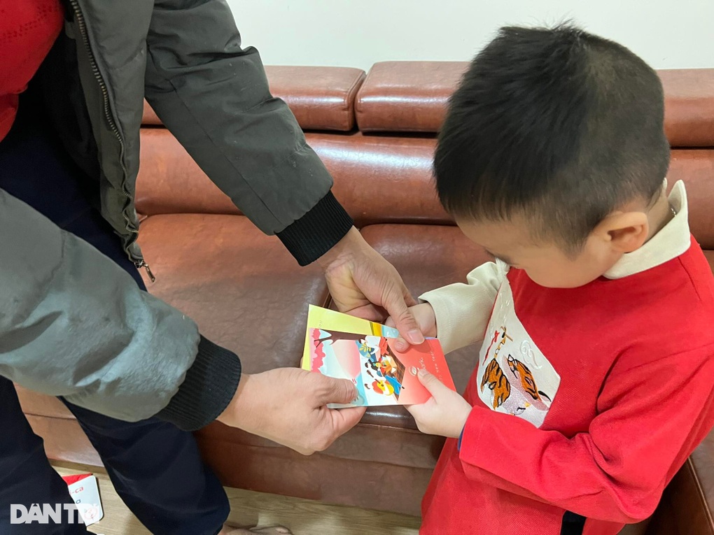 Bi hài lì xì Tết bị coi như món nợ, người mừng đem so bì chuyện lỗ-lãi - 1 Bi hài lì xì Tết bị coi như món nợ, người mừng đem so bì chuyện lỗ-lãi - 1