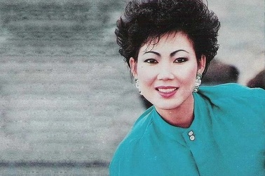 Sau cơn đột quỵ, ca sĩ Kim Anh bị liệt tay và chân trái