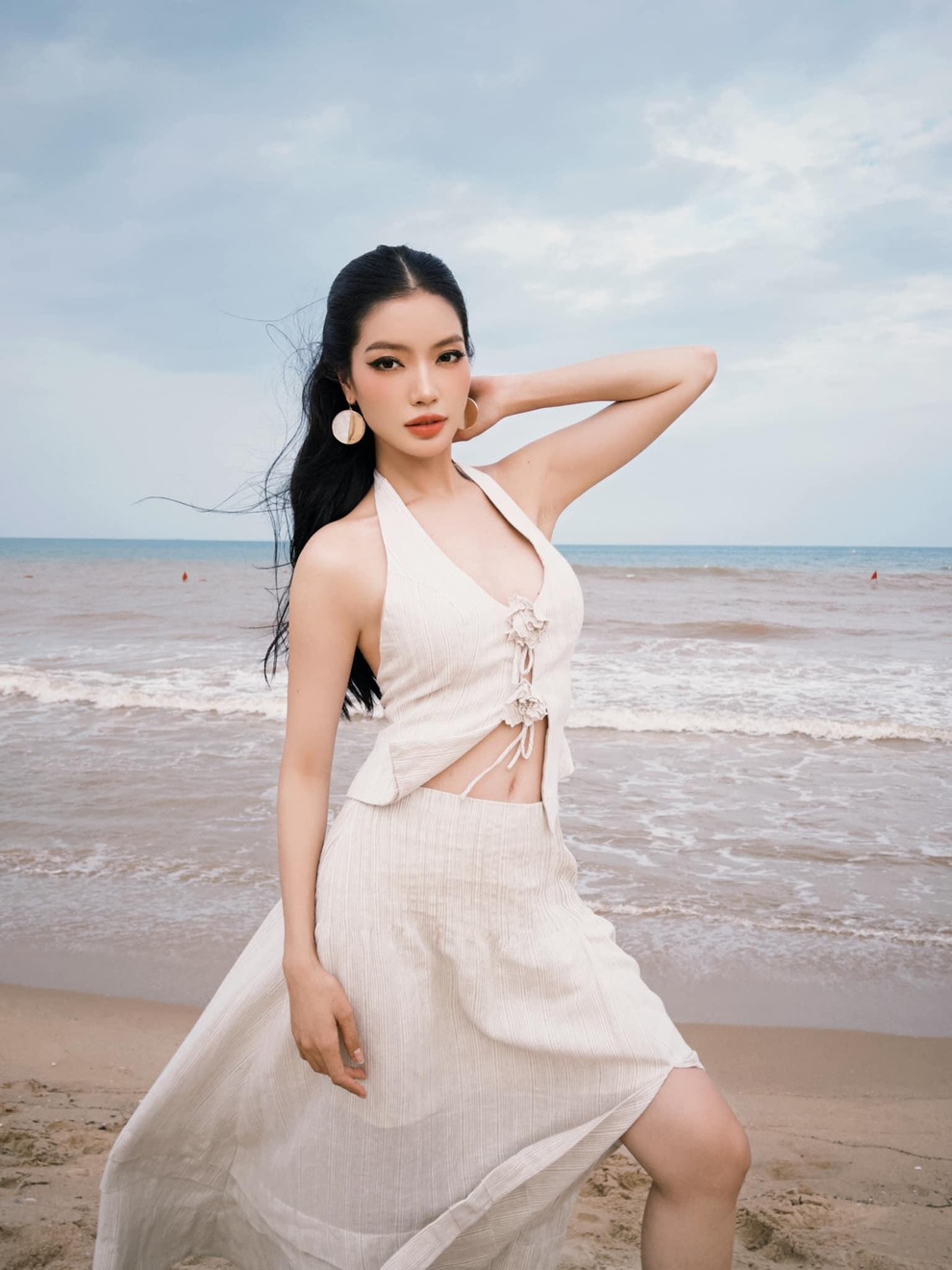 Á hậu Lâm Bích Tuyền: Tôi từng tự ti vì cao, bị hàng xóm gọi là bé Cò - 5 Á hậu Lâm Bích Tuyền: Tôi từng tự ti vì cao, bị hàng xóm gọi là bé Cò - 5
