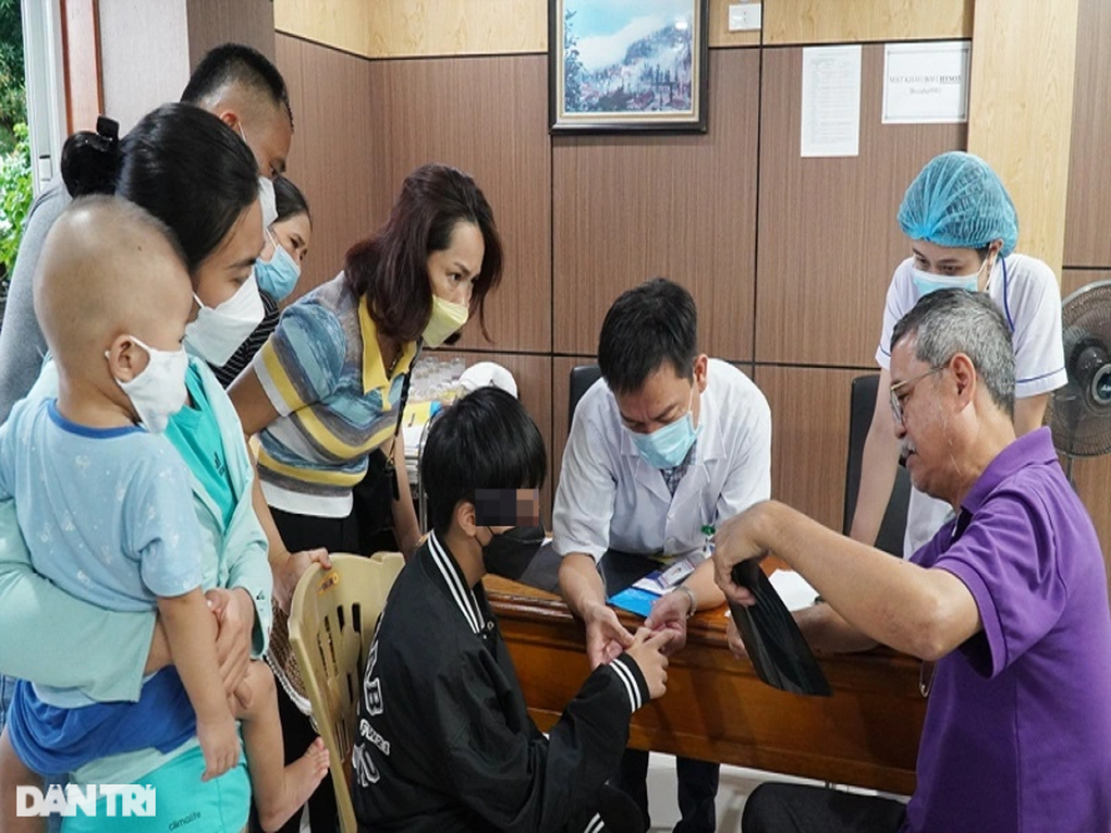 Hàng trăm trẻ em khuyết tật được khám sàng lọc và phẫu thuật miễn phí - 2 Hàng trăm trẻ em khuyết tật được khám sàng lọc và phẫu thuật miễn phí - 2
