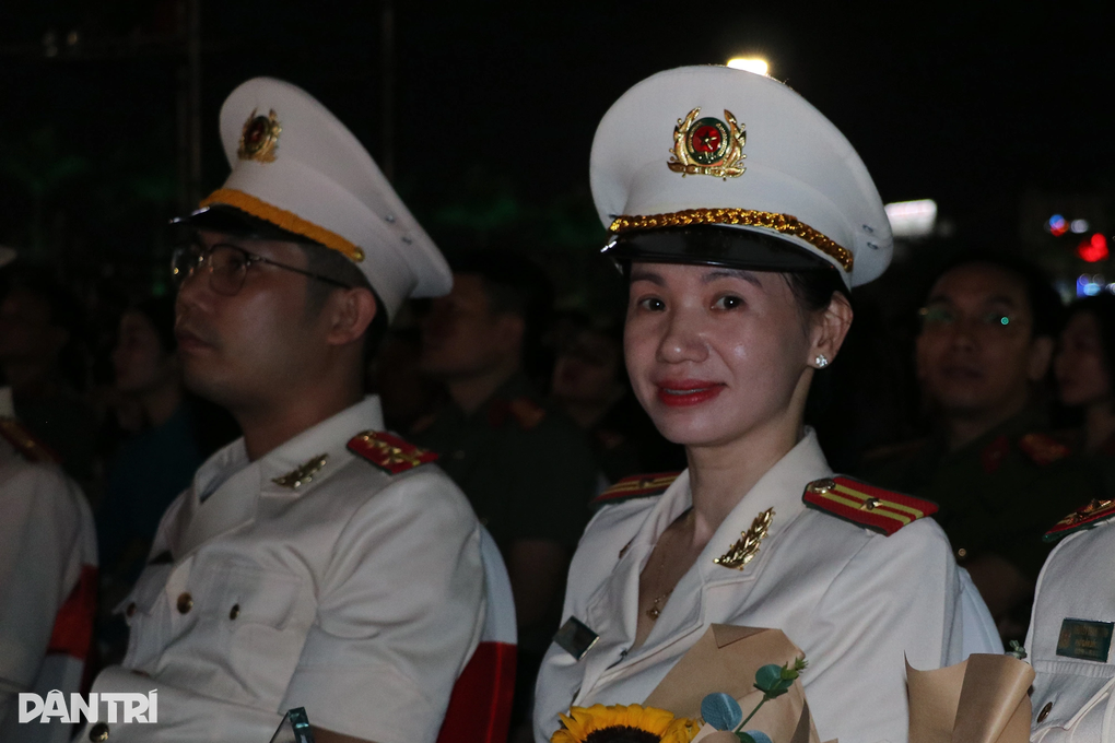 Trung tá công an kể về vụ cứu nạn chưa có tiền lệ dưới hang sâu 300m - 4 Trung tá công an kể về vụ cứu nạn chưa có tiền lệ dưới hang sâu 300m - 4