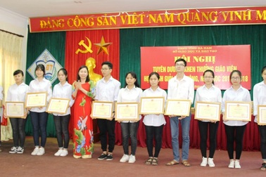Hà Nam tuyên dương, khen thưởng học sinh xuất sắc trong các kỳ thi