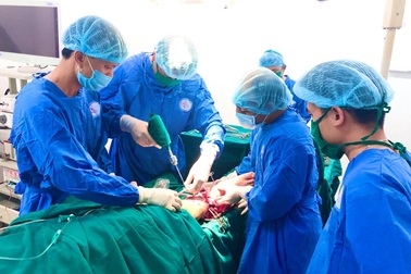 Bệnh viện tuyến huyện nối thành công cẳng chân đứt lìa