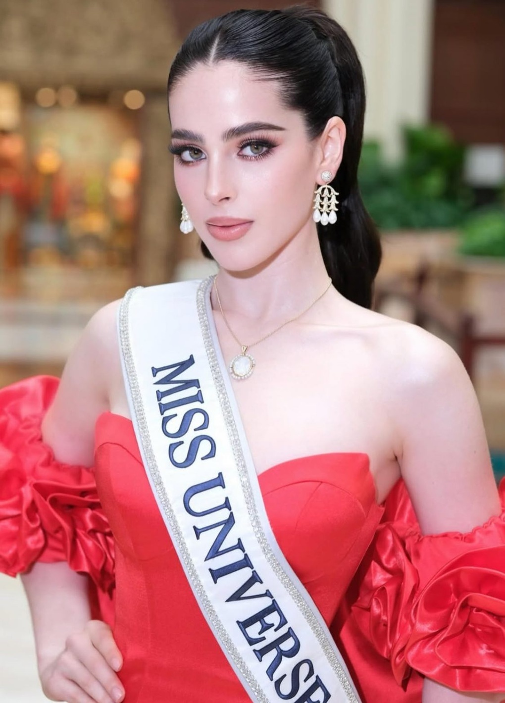 Gia thế ấn tượng của tân Hoa hậu Hoàn vũ - 4